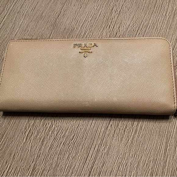 LOW START Prada Wallet (EUC) - Picture 1 of 6